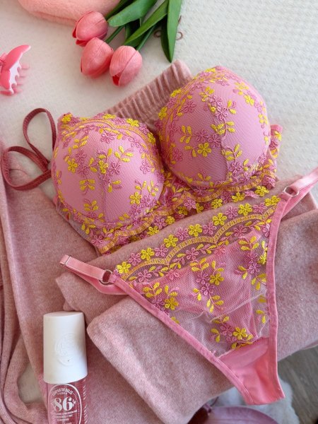 طقم داخلي دبل بوش باللون الزهري منقش ورد 🌼🌼