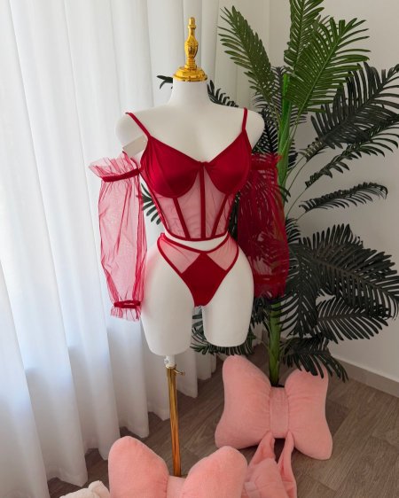 طقم داخلي قطعتين توب اوف شولدرز مع أندر باللون الأحمر والكواليتي❤️‍🔥😍❤️😭