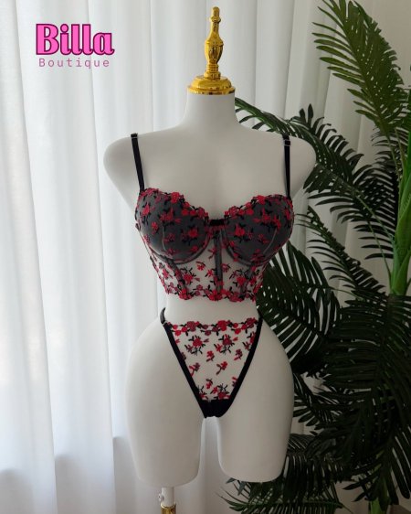 طقم داخلي دبل بوش اسود منقش ورد احمر❤️🫰🏻