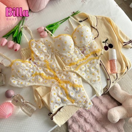 بكج بتكون من اربع قطع(بيجامة وسوت وداخلي دبل بوش)🫰🏻