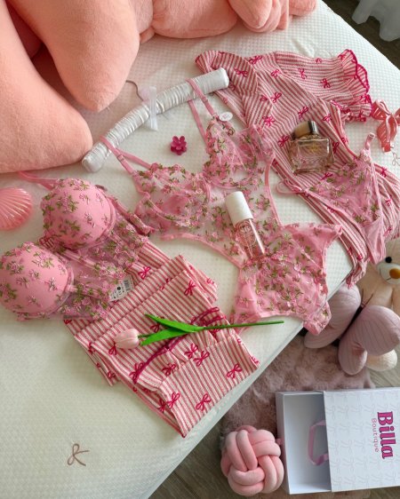 بكج فيونكات باللون الزهري بتكون من خمس قطع 🎀💗💕