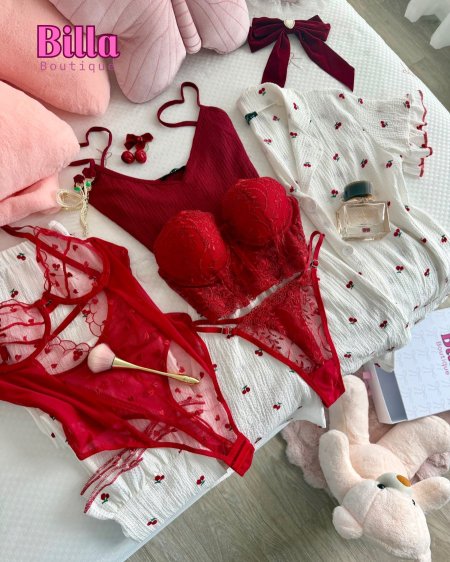 بكج الكرز 🍒بتكون من سبع قطع(بيجامة اربع قطع وسوت وداخلي دبلبوش