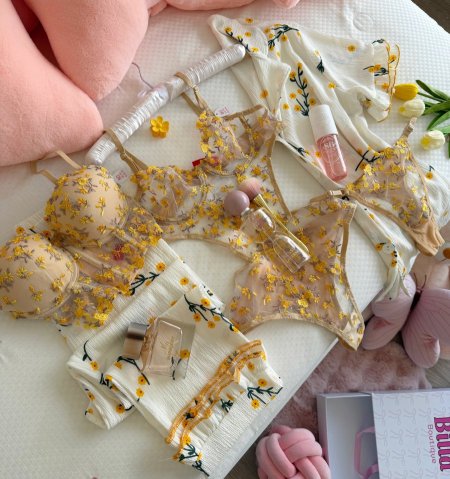 بكج بتكون من خمس قطع باللون الاصفر مع بوكس🌼🫰🏻😍