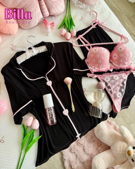 بيجامة قطن 💯👌🏻بلونها الأسود وبالنص قلوب زهري والكواليتي🔥😭🥹