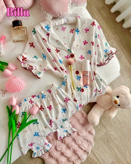 بيجامة أزرار نص كم منقشة فيونكات بتسطل😭😭🎀🎀💜💗♥️