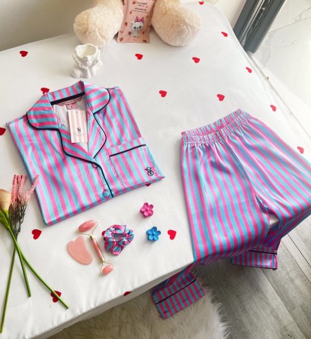 بيجامة فيتوريا سيكريت باللون 💓💙 والكواليتي🔥
