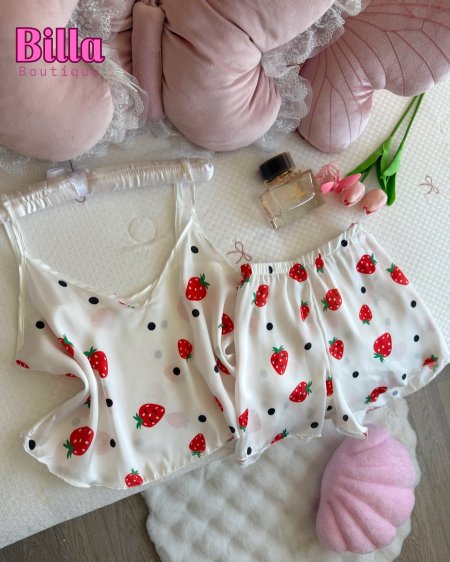بيجامة ستان توب وشورت منقشة فراولة بتسطل🥺🍓
