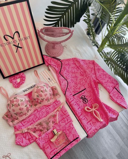بيجامة فيكتوريا سيكريت قماشة باردة مع بوكس منقش قلوب 💕