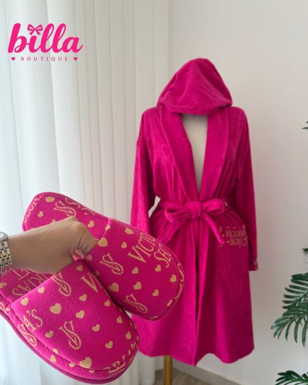روب فيكتوريا سيكريت للاستحمام ثلاث قطع(روب/طقية للشعر/سليبر)باللون الفوشي💗