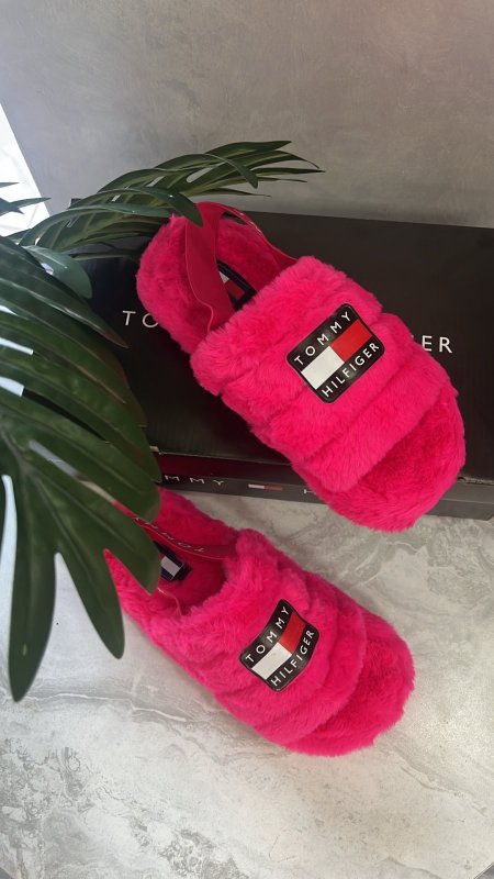 سليبر تومي باللون الفوشي 💕