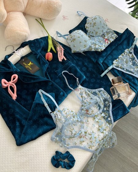 بيجامة lv مخمل شتوي بلونها المميز والكواليتي🔥