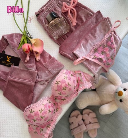 بيجامة Louis Vuitton باللون الزهري مخمل تقيل 💕