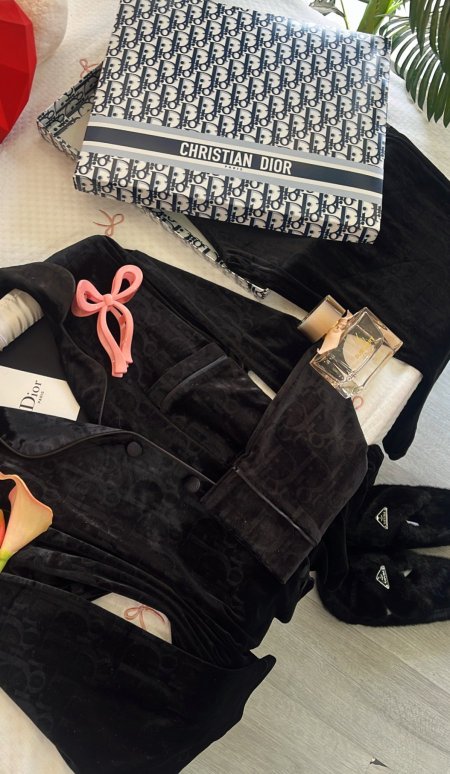 بيجامة ديور مع بوكس مخمل مع بوكس والكواليتي🔥💕