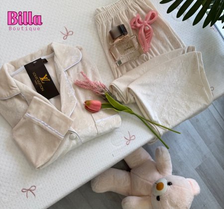بيجامة Louis Vuitton  باللون الاوف وايت مخمل تقيل كواليتي🔥