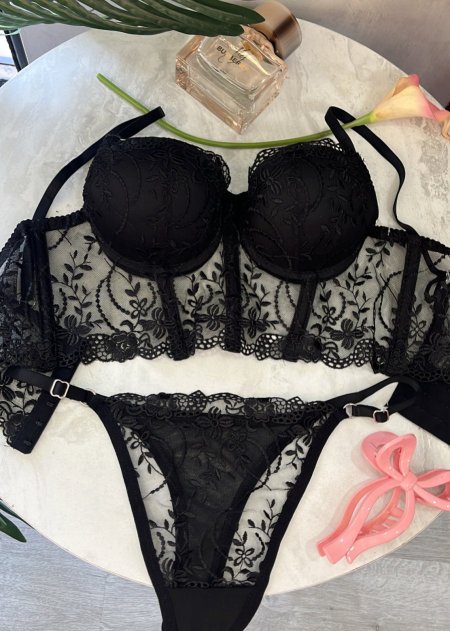 طقم داخلي دبل بوش باللون الاسود منفش 🖤