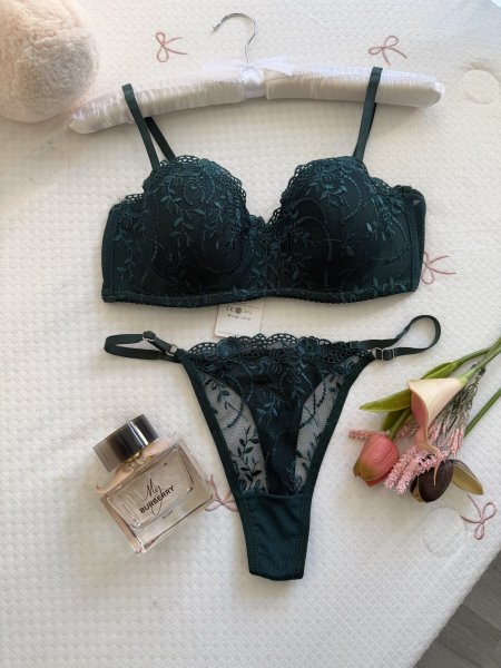 طقم داخلي بوش عادي منقش باللون الاخضر