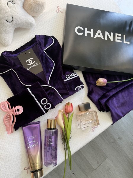 بيجامةChanel مخمل مع بوكس باللون الموف💜