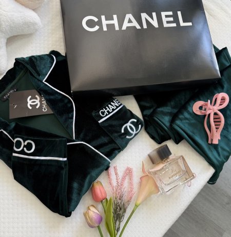 بيجامة Chanel مخمل مع بوكس باللون الاخضر والكواليتي🔥