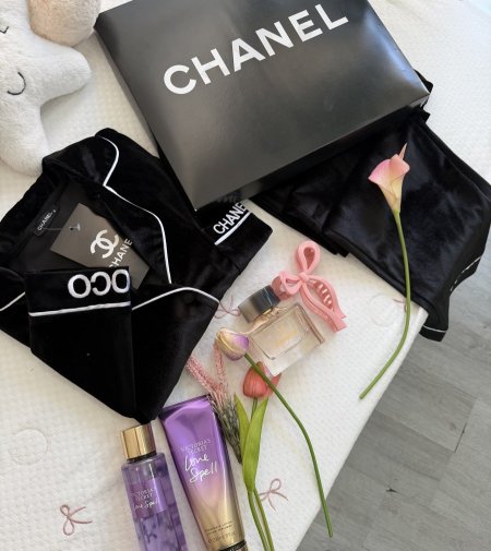 بيجامة coco Chanel باللون الأسود مخمل تقيل مع بوكس🖤