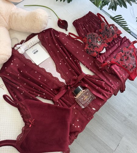بيجامة ثلاث قطع باللون الأحمر مخمل فرنسي والكواليتي ❤️‍🔥🔥😍