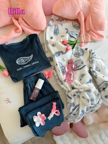 بيجامة ثلاث قطع مخمل دبل فيس مع روب فرو ثقيل تنقيشة بتسطل وكواليتي🔥😭🫰🏻