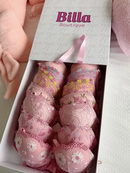 بوكس البينك يتكون من ٧ طقوم داخلية بجنن🥹💖🫰🏻