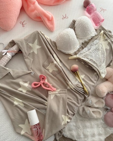 بيجامة فايز ناعم منقشة نجوم⭐️🫰🥹