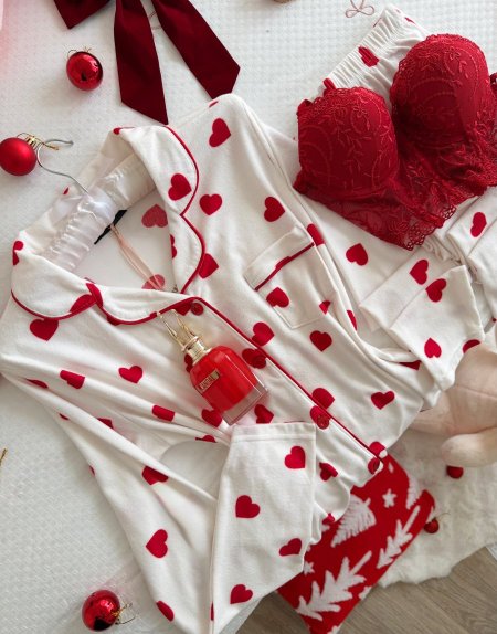 بيجامة فليز ناعم منقشة قلووب باللون الأحمر❤️🥺🫰🏻