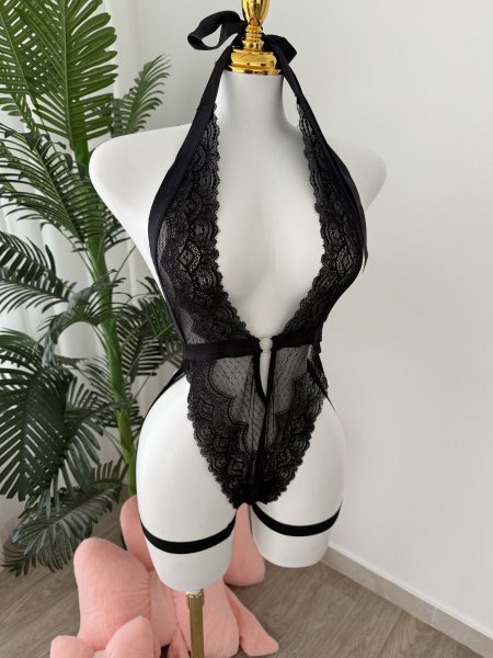 لانجري سوت دانتيل باللون الأسود🖤