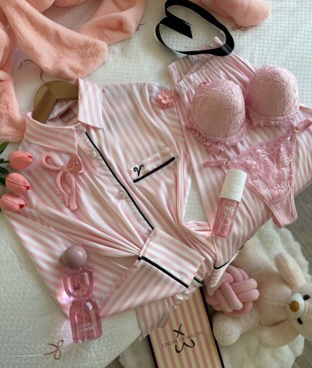 بيجامة فيكتوريا سيكريت حرير ناعم مع بوكس بتسطل 😭😭💖💖💅🏻والكواليتي🔥